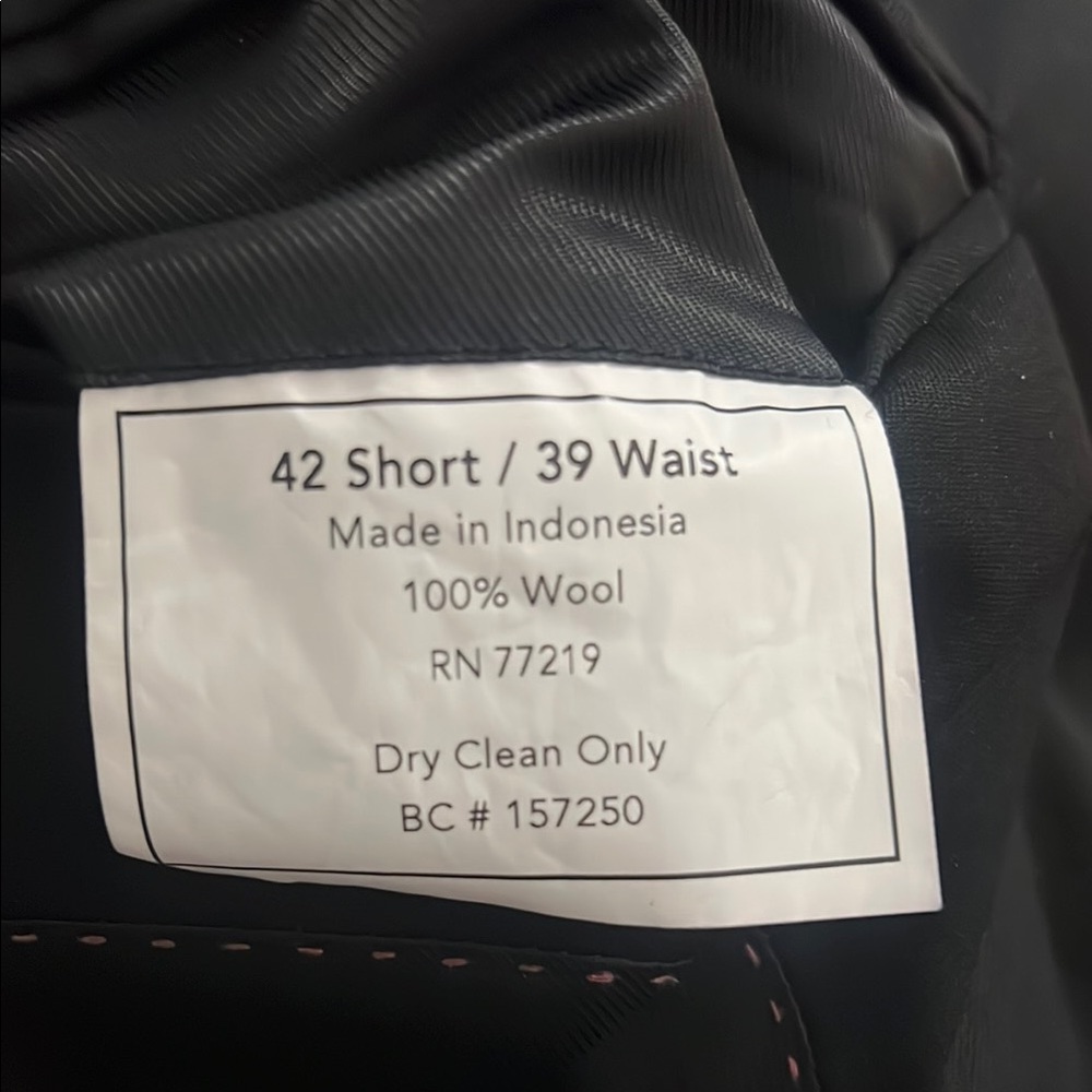 Classic Black Men's Blazer (42 short/ 39 waist) - Picture 4 of 4